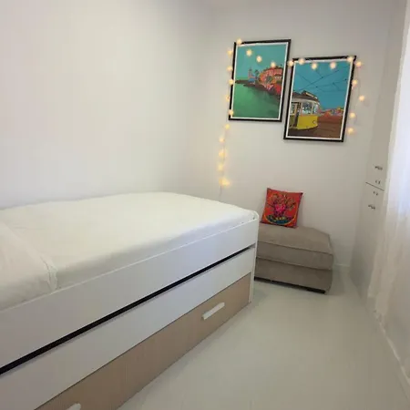 Modern 2br Balcony Ac 15 Min To Cascais