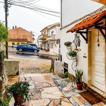 Modern 2br Balcony Ac 15 Min To Cascais